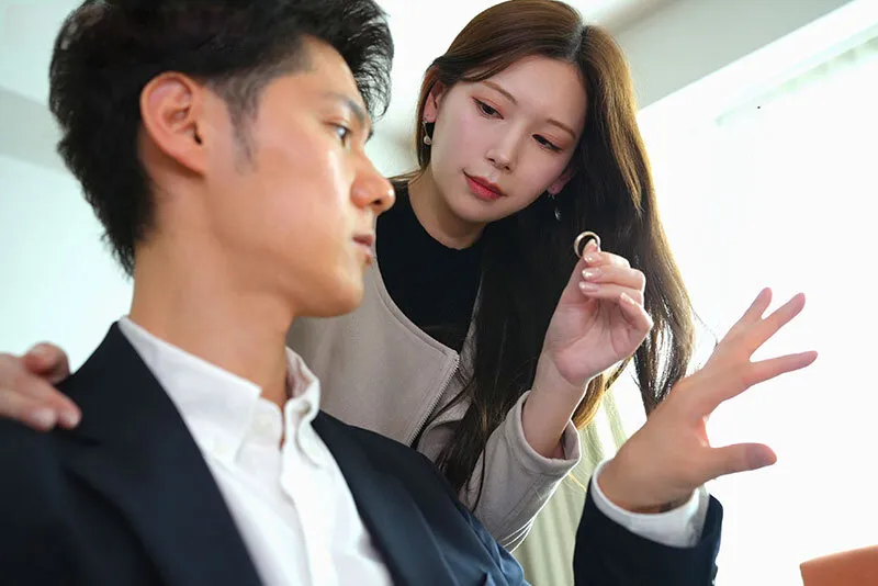 Người vợ đi đi giã ngoại, người chồng ở nhà bị nhỏ em người vợ gạ chịch không trượt phát nào